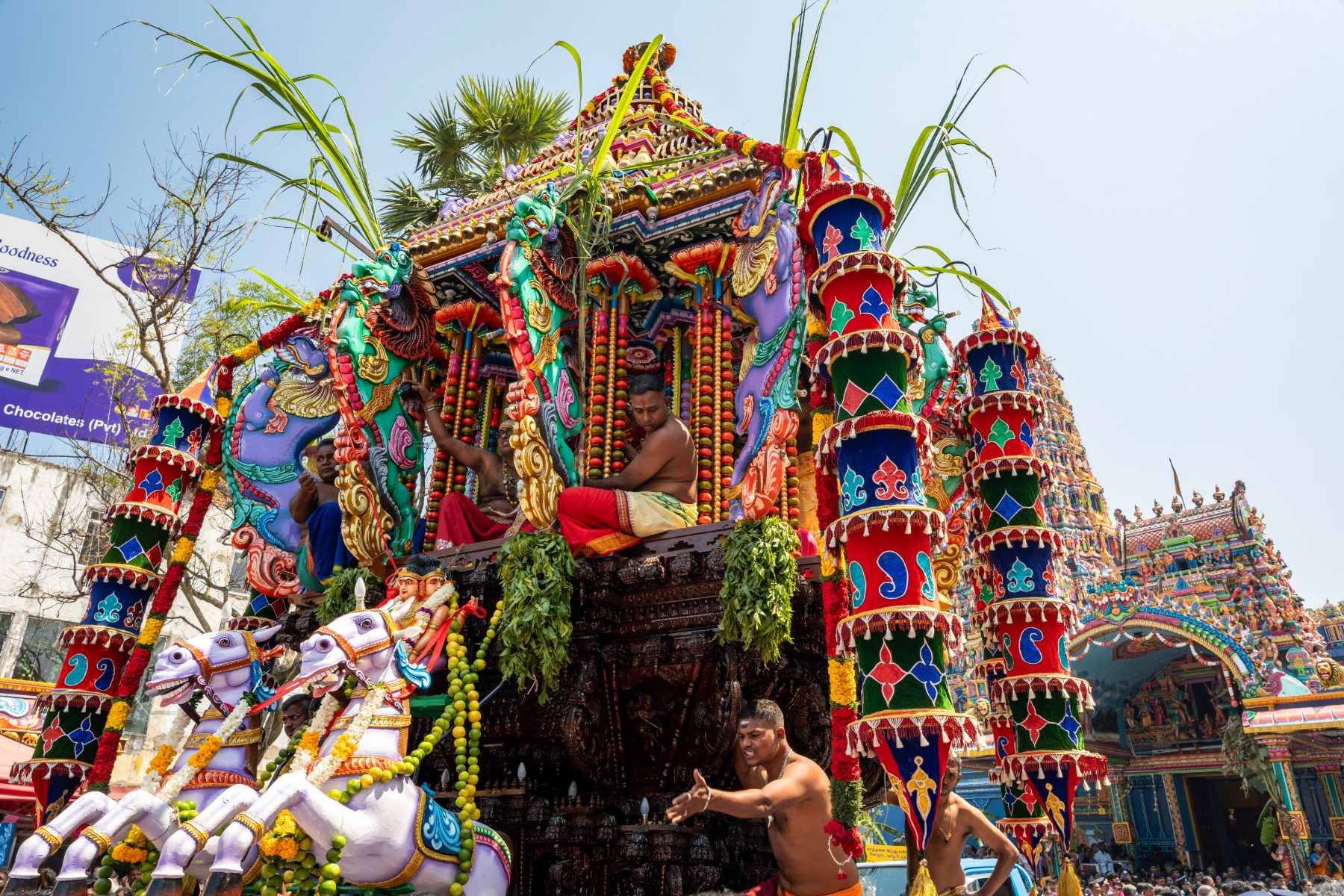Char de procession lors d'une fête de temple