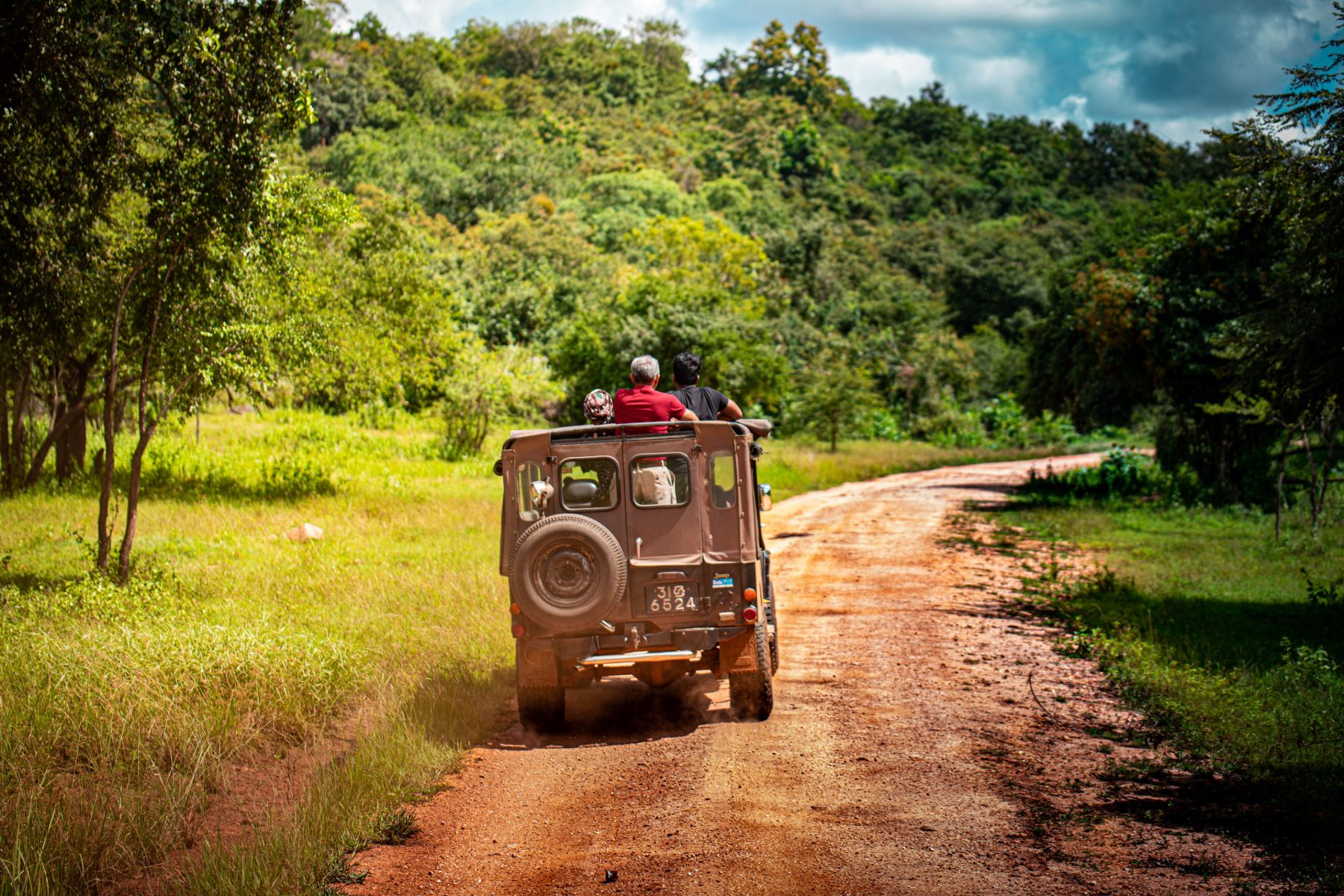 Jeep de safari dans le parc national de Yala