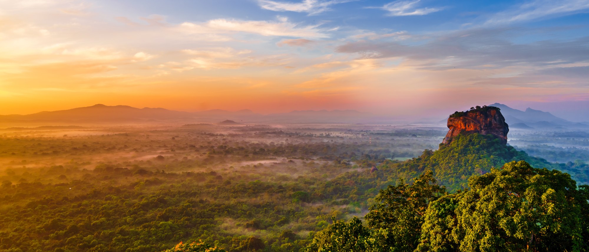 Le Rocher du Lion de Sigiriya au lever du soleil