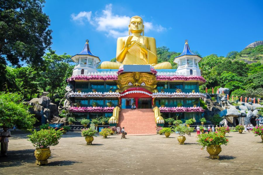 Le grand Bouddha doré du temple de Dambulla